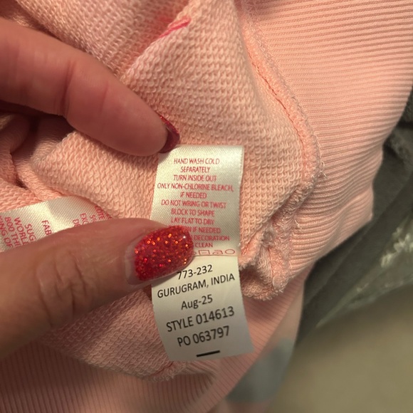NWOT LILLY PULITZER sweatshirt. - Picture 16 of 16
